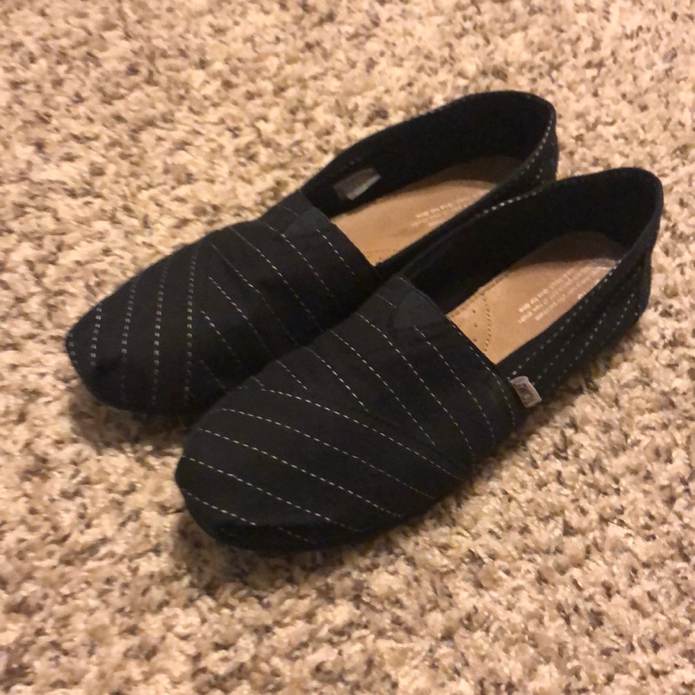 Black pinstripe toms